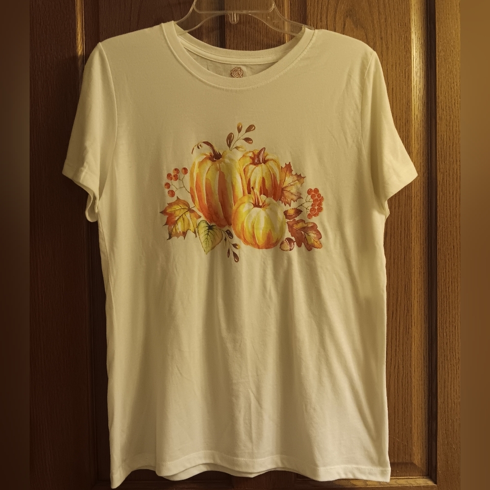 NEW WITH TAGS! Pumpkin Graphic Tee Size Small 4/6